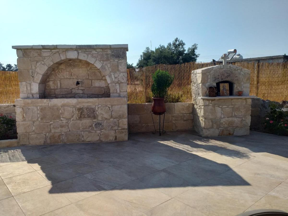 Villa Yioukkas Paphos Exteriör bild